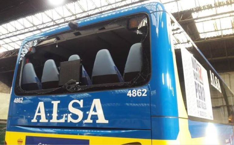 Imagen de uno de los autobuses atacados