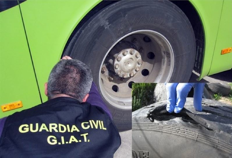Imagen en el estado que se encuentran las ruedas del autobús