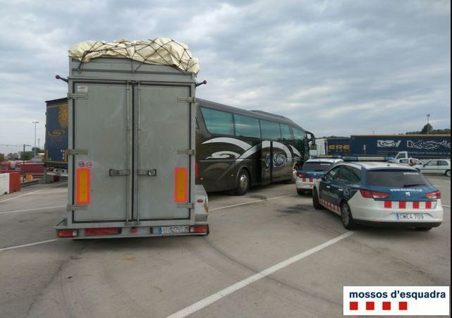 Imagen del autocar multado en La Jonquera