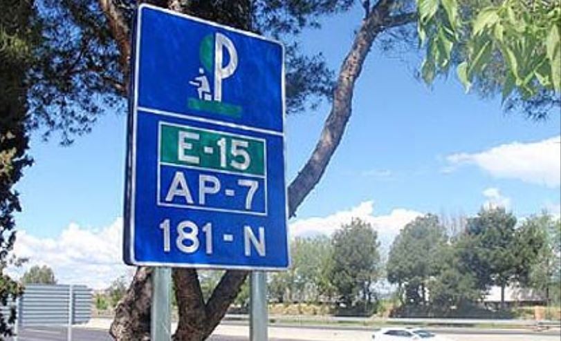 Imagen de un área de descanso en la AP-7