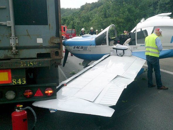 AVIONETAAUTOPISTA AVIONETAAUTOPISTA