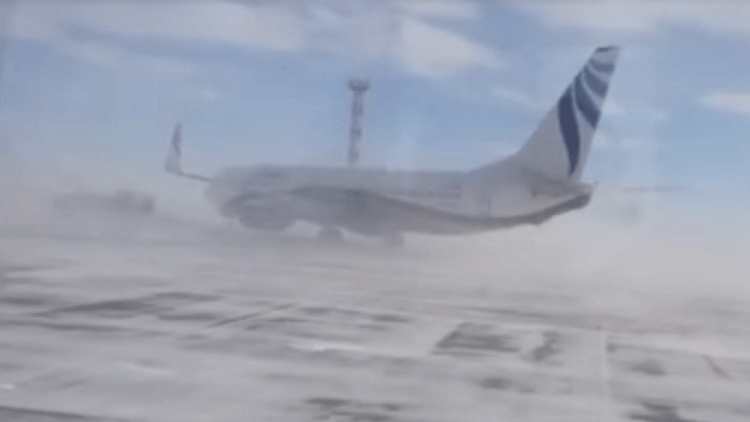 AVIONMOVIDOPORELVIENTO