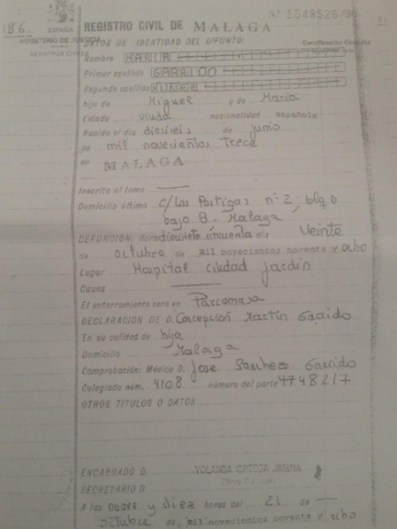 María Garrido nació el 16 de junio de 1913. A los 85 años, murió en Málaga y se le enterró en el cementerio de Parcemasa.