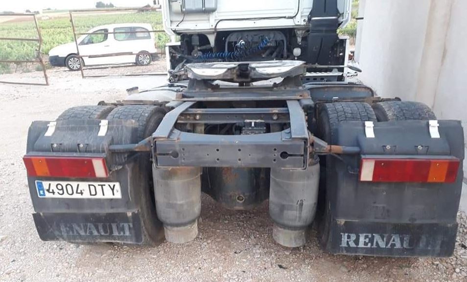 ¡Alerta camion robado!, Renault blanco matrícula 4904-DTY
