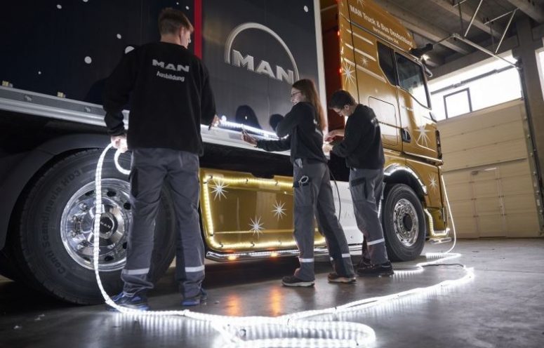Un año más vuelve el camión navideño de MAN