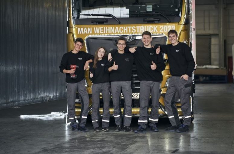 Un año más vuelve el camión navideño de MAN