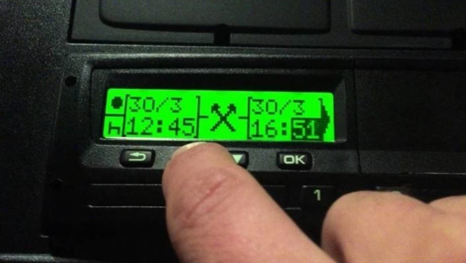 Imagen de El tacógrafo digital y la disponibilidad en los muelles de carga o descarga.