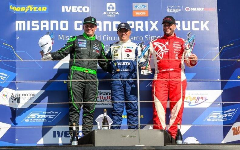 imagen de Antonio Albacete en el podium del circuito de Misano