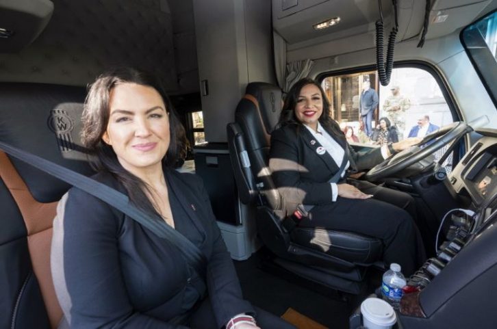 Ashley Leiva de Noemi Trucking premiada con un Kenworth T680 Next Generation