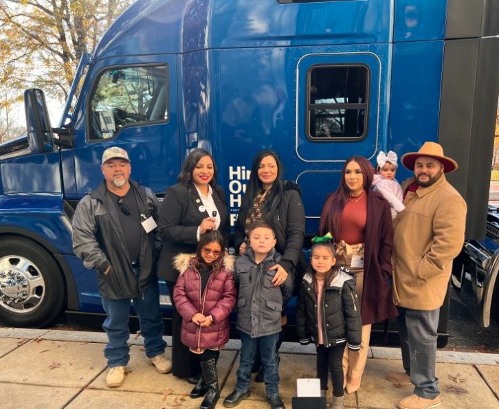 Ashley Leiva de Noemi Trucking premiada con un Kenworth T680 Next Generation