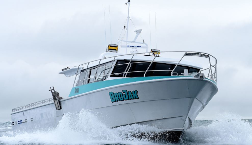 Barco pesquero con motor de Scania