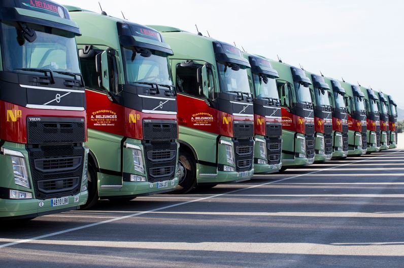 Imagen de los camiones Volvo de Transportes Belzunces