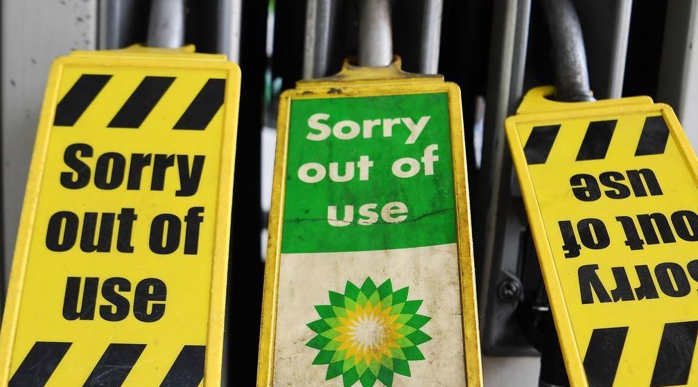 BP raciona la distribución de combustibles en Reino Unido por la escasez de camioneros
