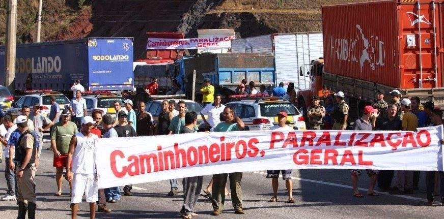Camioneros brasileños en huelga