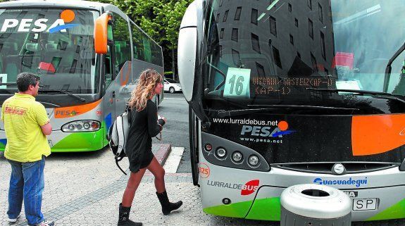 NUEVA LINEA DE AUTOBUSES SAN SEBASTIAN VITORIA. 20090608. MIKEL FRAILE.