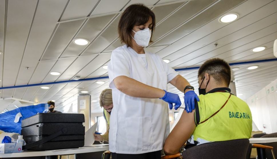 Baleària tendrá todas sus tripulaciones vacunadas esta semana gracias a su plan de vacunación adicional