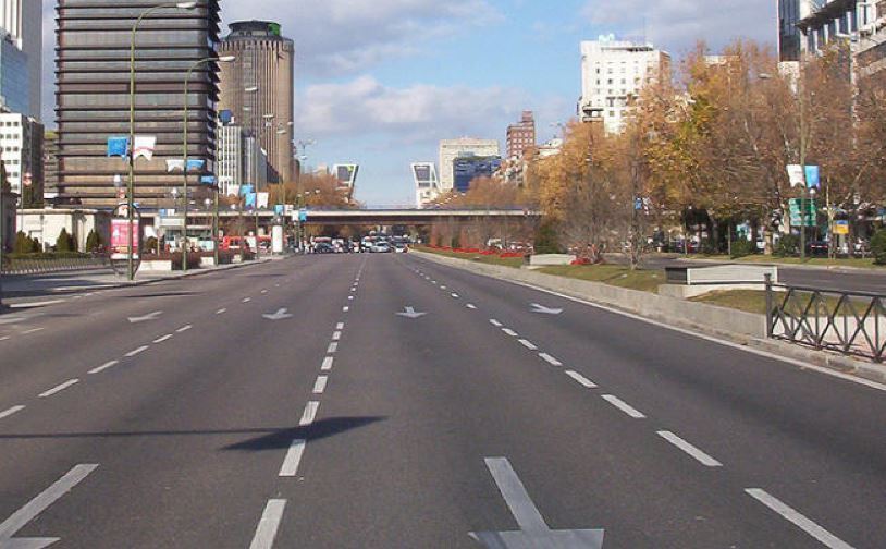 Imagen de una calle vacía de Madrid