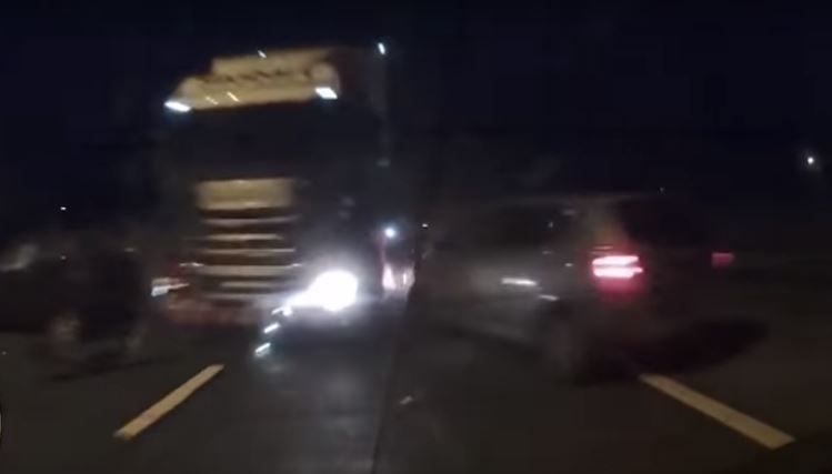 cámaras, graban, directo, impresionante, accidente, camión, camionero, dormido, sueño,