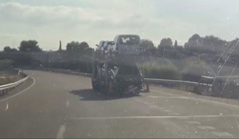 Imagen del camión circulando en zigzag