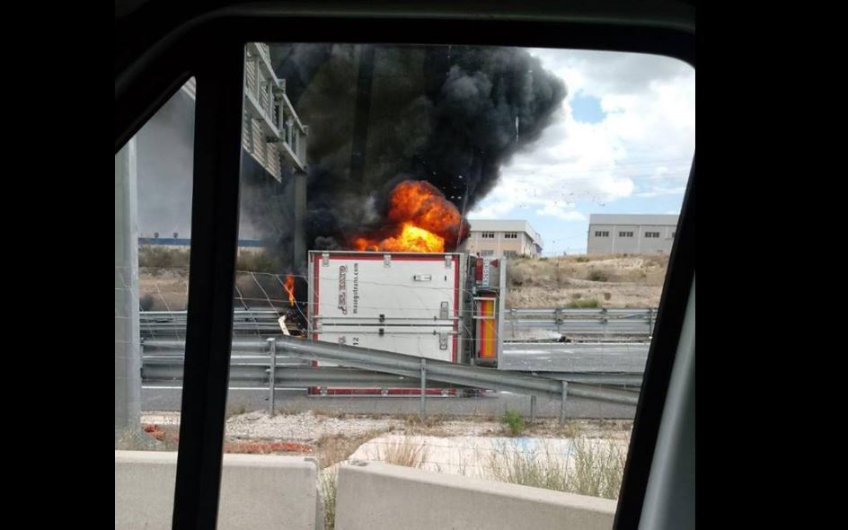 Imagen de camión accidentado