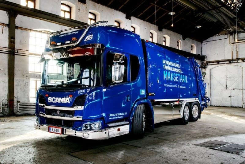 Imagen de un camión Scania L, adaptado para recogida de basura