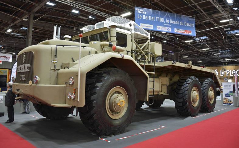 Imagen del camión Berliet T-100 expuesto en París