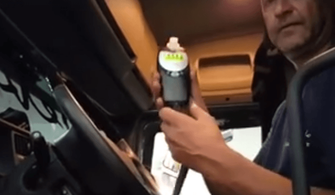 Un camión con alcoloc