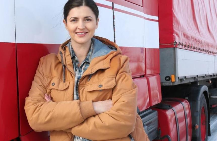 Imagen de una mujer camionera