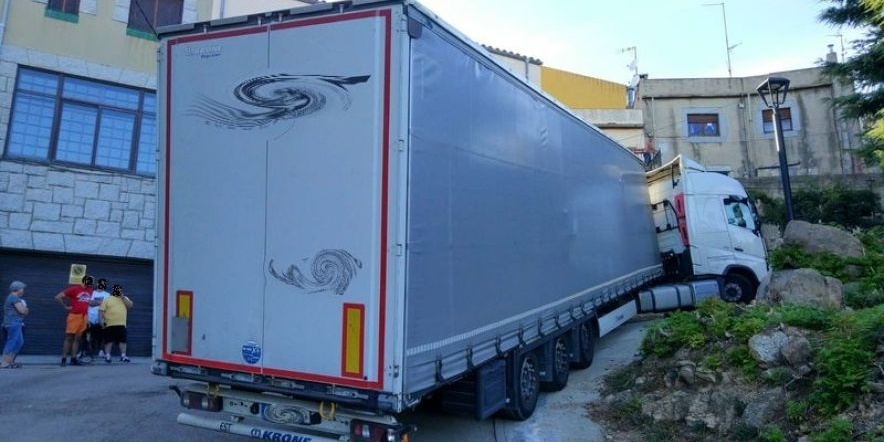 Imagen del camión atascado