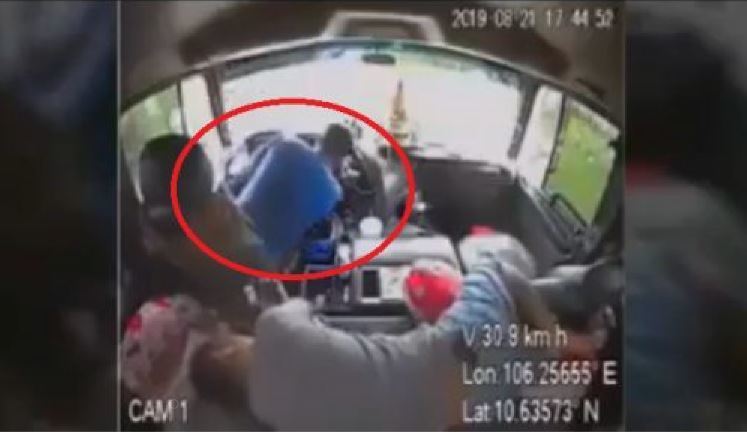 Momento en el que se desmaya el camionero