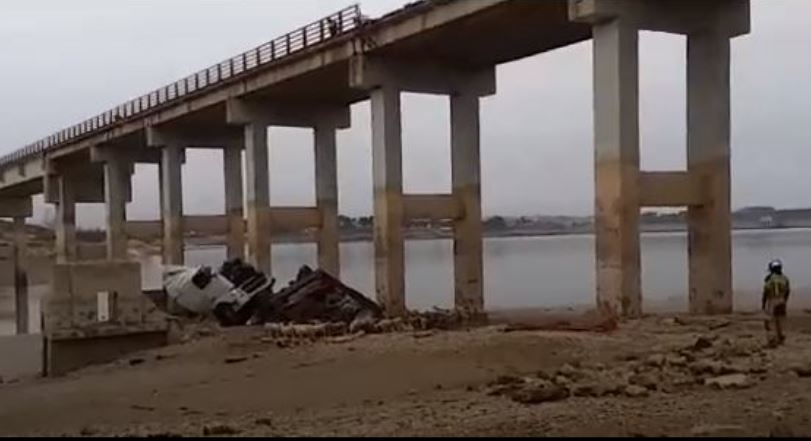 Imagen del camión accidentado