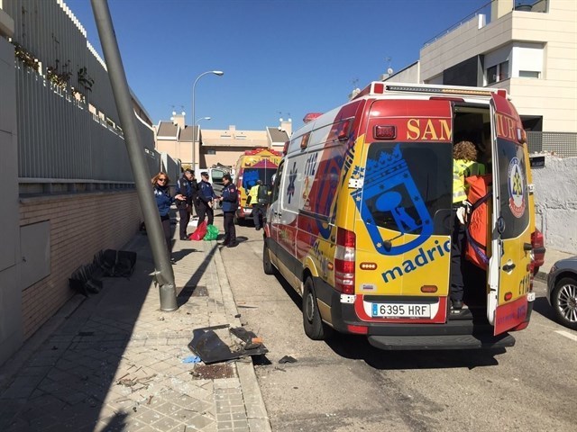 Una ambulancia en el lugar del accidente,