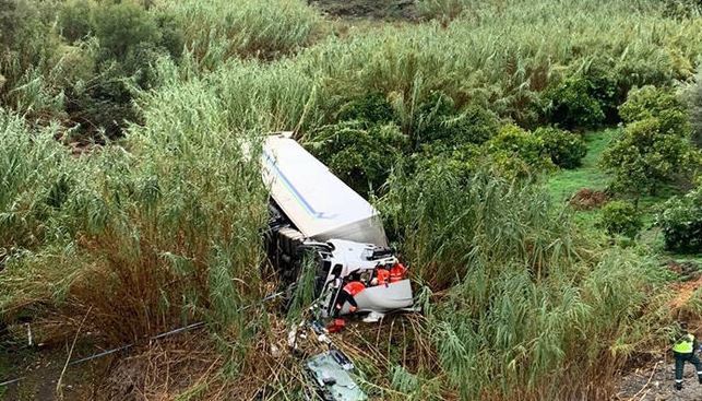 Imagen del camión accidentado