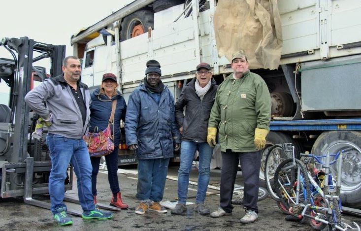 Imagen de la ayuda al camionero de Mali