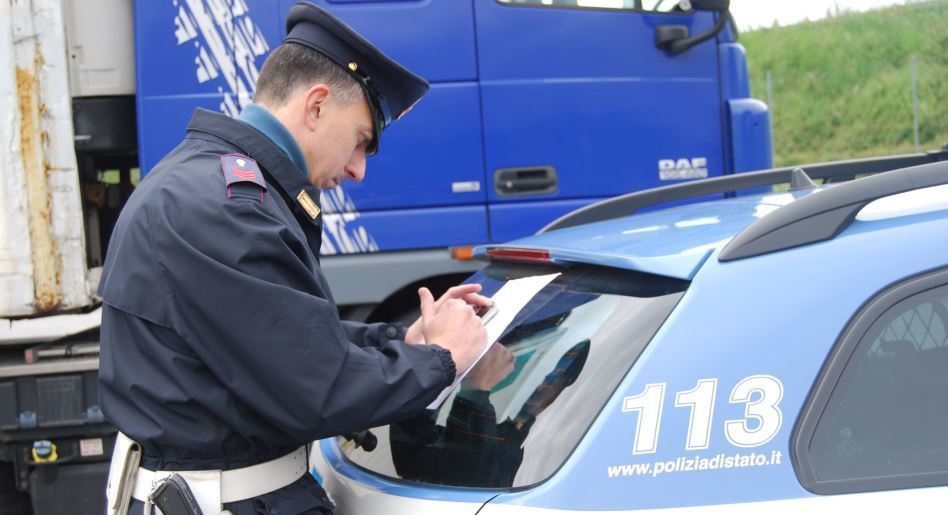Un policía italiano