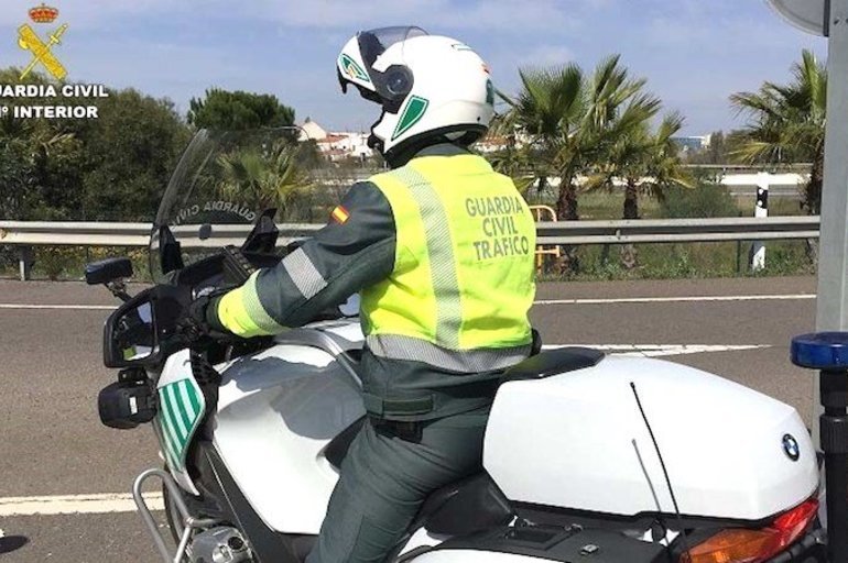 Un agente de la Guardia Civil