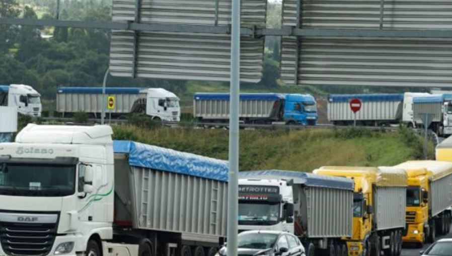 Imagen de los camioneros en la central de As Pontes