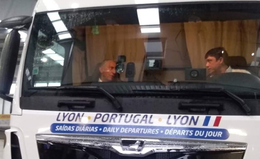 El presidente de Portugal en un camión,