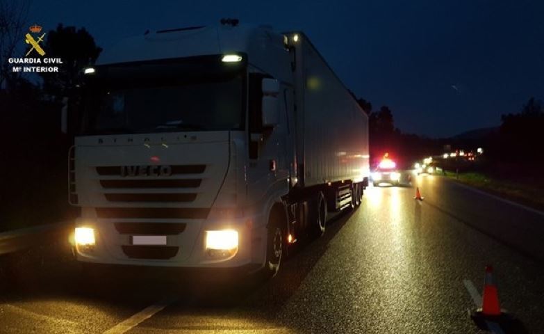 Camión interceptado por la Guardia Civil en la A-52