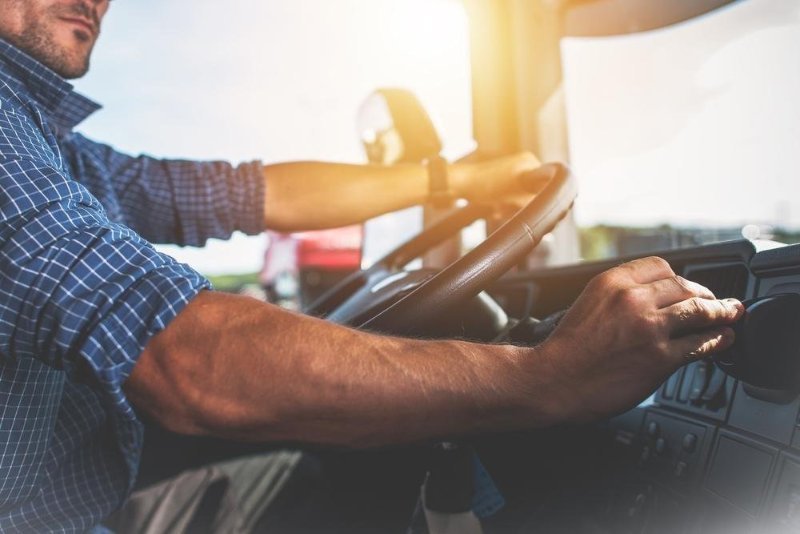 Imagen de un camionero trabajando