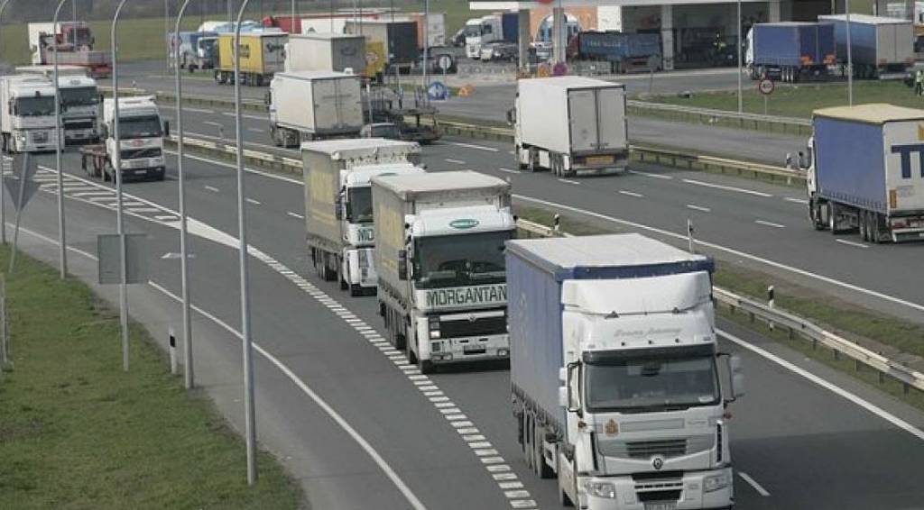 Imagen de camiones en una autopista alemana