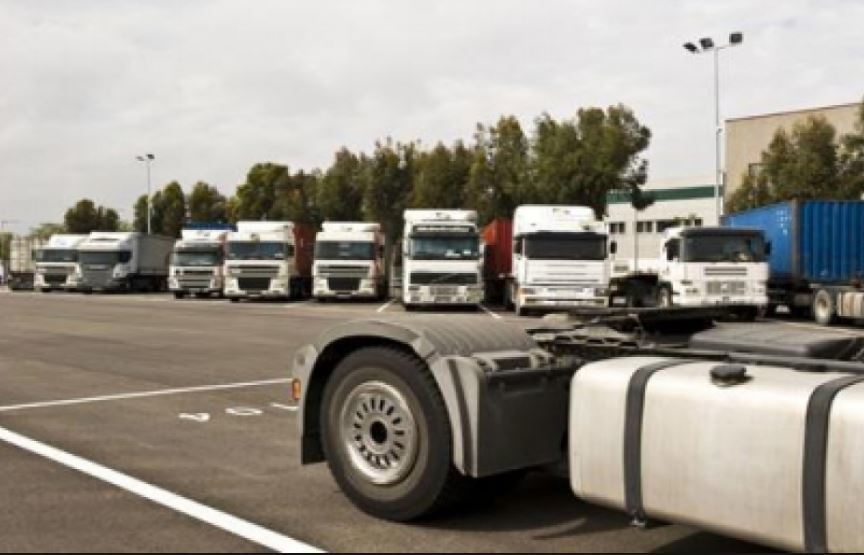 Imagen de unos camiones aparcados
