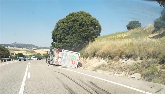 Uno de los camiones accidentados