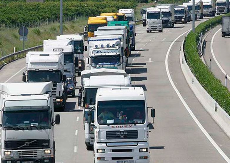 Imagen de camiones circulando