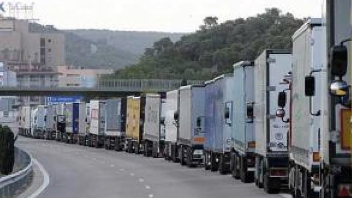 Imagen de camiones por carretera