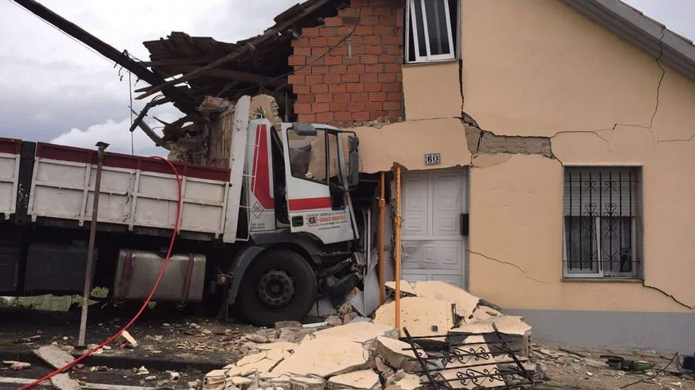 CAMIONSEEMPOTRACONTRAVIVIENDA CAMIONSEEMPOTRACONTRAVIVIENDA