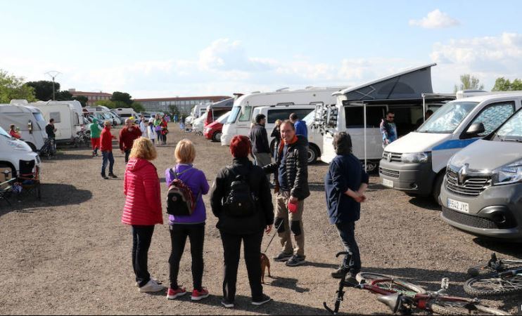 Concentración de furgonetas "camper" en Valladolid