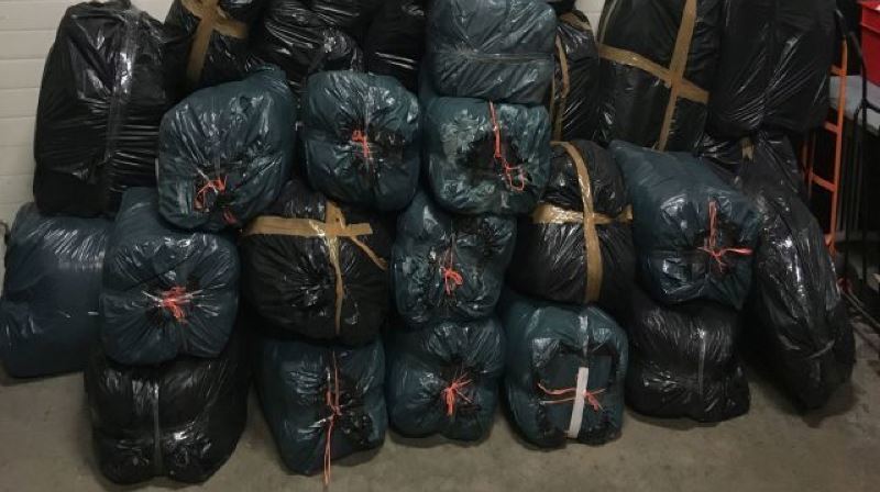 Imagen de las bolsas de basura con la droga incautada