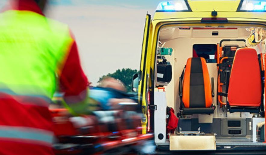 Imagen de empleados de ambulancias que prestan servicios solos