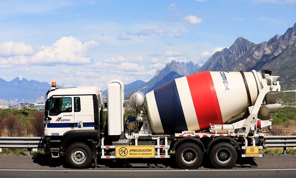 Imagen de los camiones de CEMEX a gas natural